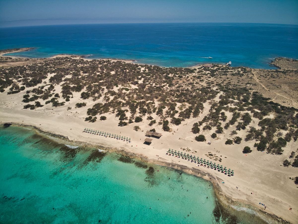 Τελευταίο μπάνιο στη Χρυσή για τουρίστα