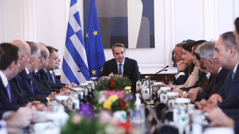 Στο σημερινό Υπουργικό Συμβούλιο ο κατώτατος μισθός