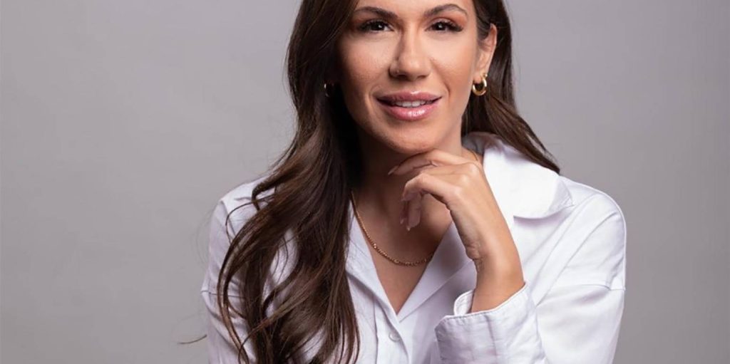 Ε. Βατσινά στο ΘΕΜΑ: “Το ΠΑΣΟΚ θα αναλάβει το ρόλο της Αξιωματικής Αντιπολίτευσης”