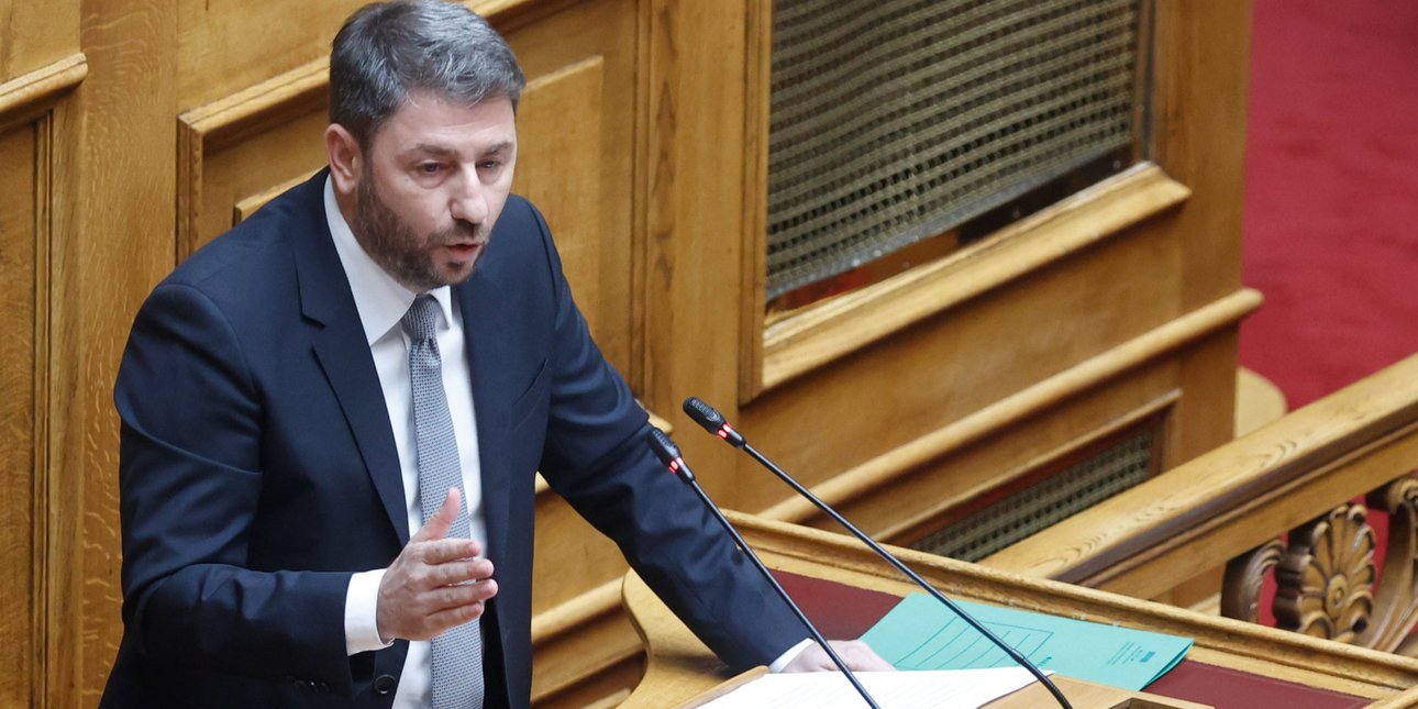 Την Τρίτη το πρωί η πρόταση δυσπιστίας από το ΠΑΣΟΚ