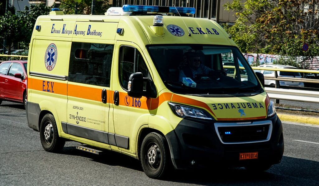 Παραδόθηκαν 4 νέα ασθενοφόρα από την Υγειονομική Περιφέρεια