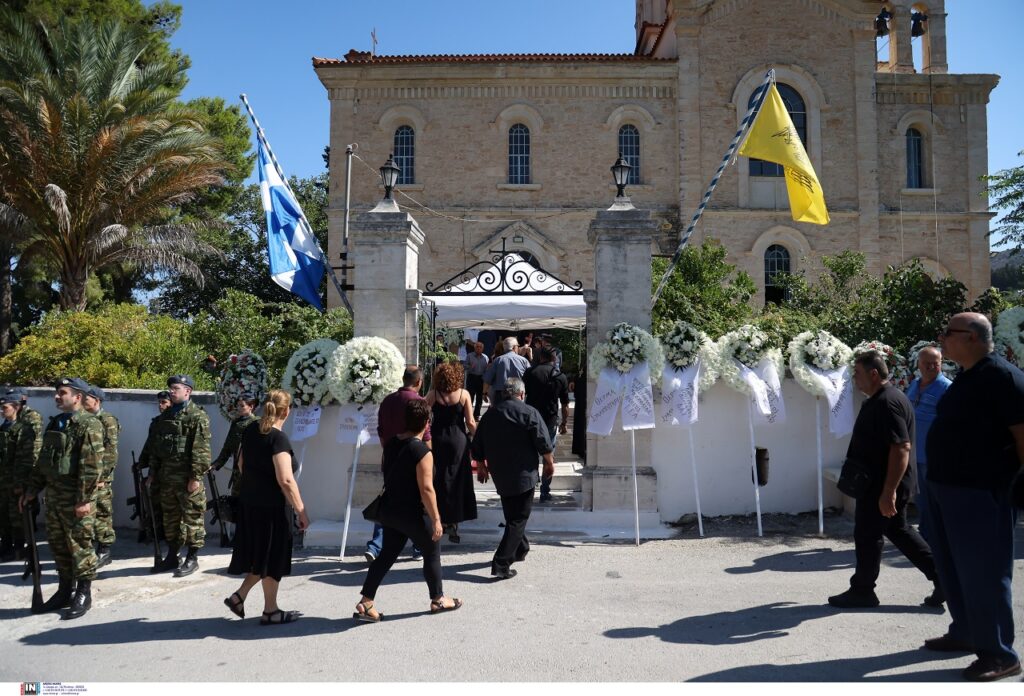 Σε κλίμα ωδίνης η κηδεία του ήρωα ιπτάμενου