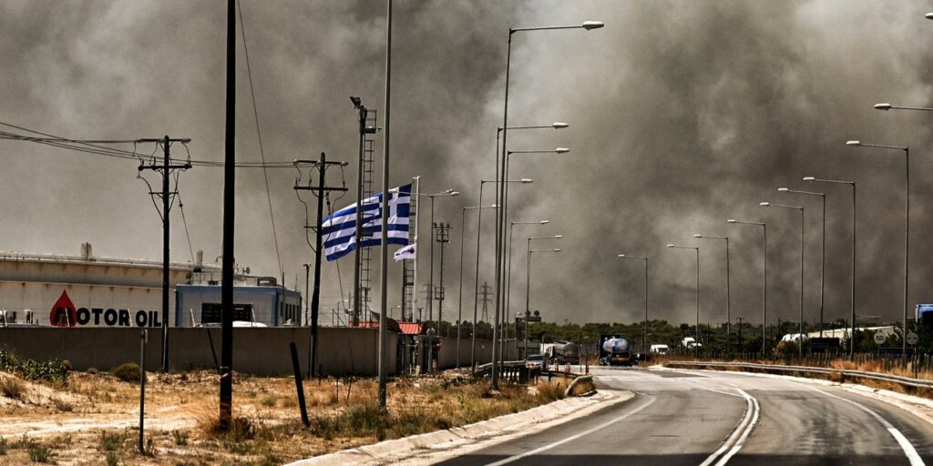 Δραματική η κατάσταση με τις πυρκαγιές – Μήνυμα 112 για εκκενώσεις οικισμών