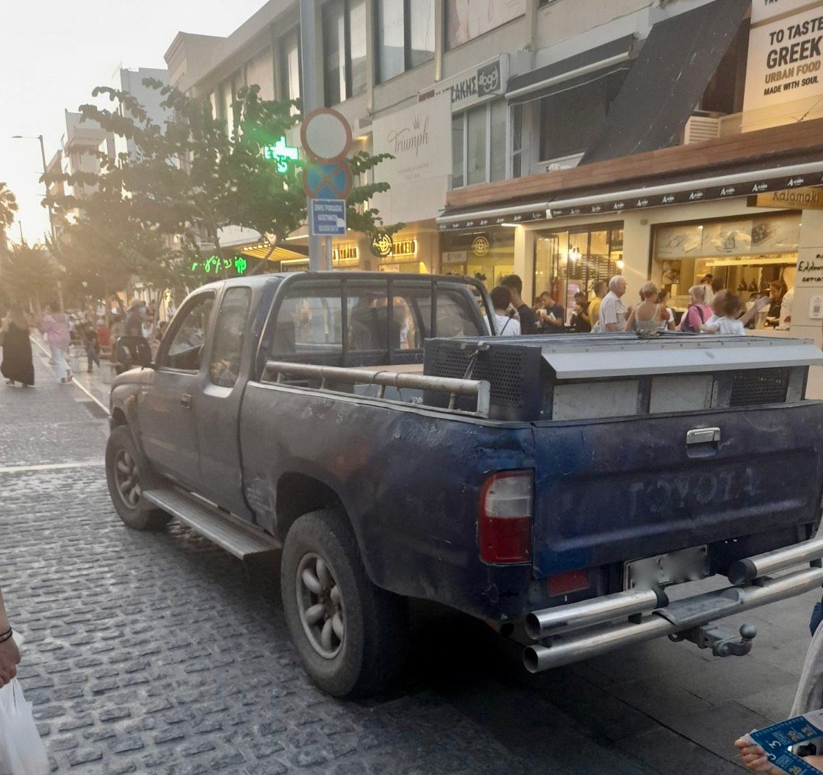 Εκεί τον βόλεψε! Απίστευτο παρκάρισμα στο “σταυρό”