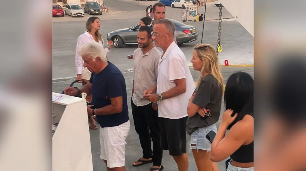 Στην ουρά για το πλοίο της γραμμής ο Τομ Χανκς