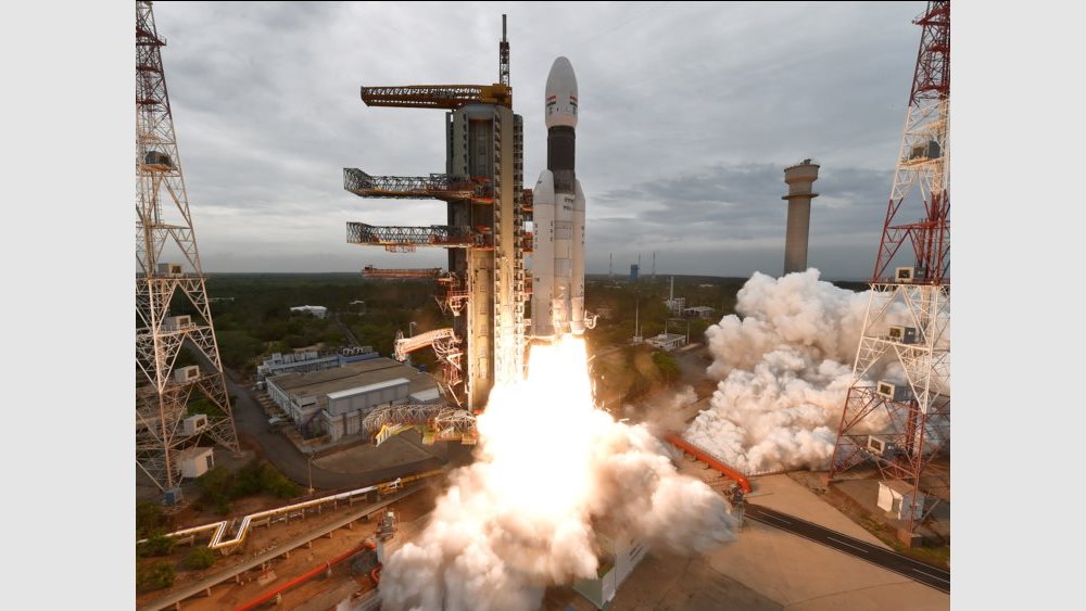 Η Ινδία έγινε η τέταρτη χώρα που κατάφερε να φθάσει στο φεγγάρι