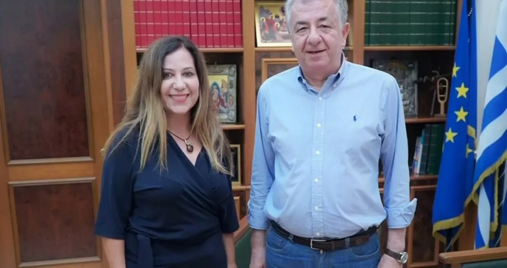 Στο πλευρό του Σταύρου Αρναουτάκη η Αμαλία Νινιράκη