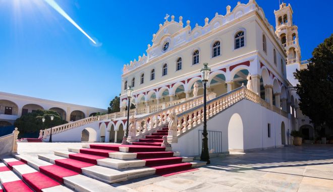 Είναι σωστή η ευχή “Καλή Παναγιά”;