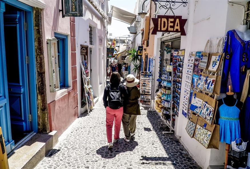 Πάνω από 2 εκατομμύρια τουρίστες ήρθαν στην Ελλάδα τον Οκτώβριο