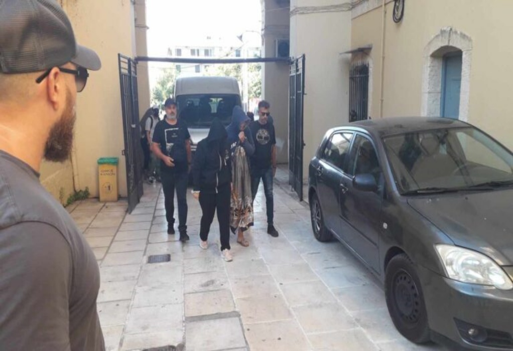 Τέσσερα άτομα στη φυλακή για τις παράνομες υποθέσεις υιοθεσίας