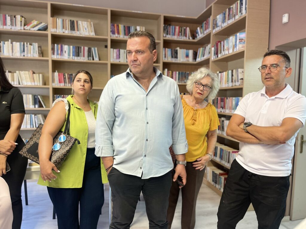 Στη Δημοτική βιβλιοθήκη Μαλεβιζίου ο Δημήτρης Πιτσικάκης