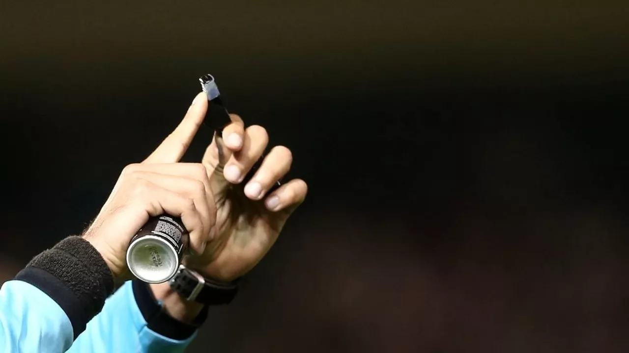 Ο Μανούχος «σφυρίζει» τον ΟΦΗ