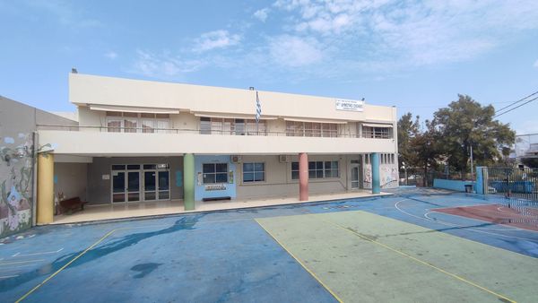 Σχολεία που καθαρίζονται εθελοντικά και υποψήφιοι που σιωπούν για την “ταμπακιέρα” Photo: Alexandros Roniotis