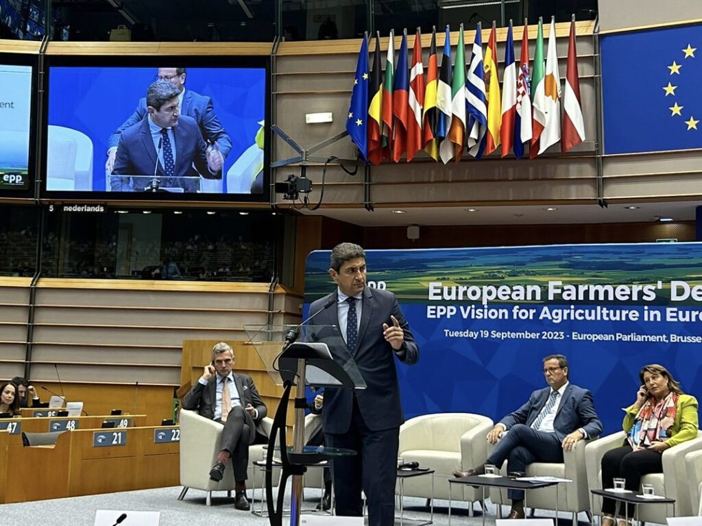 Λ. Αυγενάκης: Κίνητρα στους νέους για να ασχοληθούν με την αγροτική παραγωγή