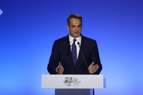 “Ξεπαγώνουν” τριετίες και προϋπηρεσία – Όλα όσα εξήγγειλε ο πρωθυπουργός από τη ΔΕΘ