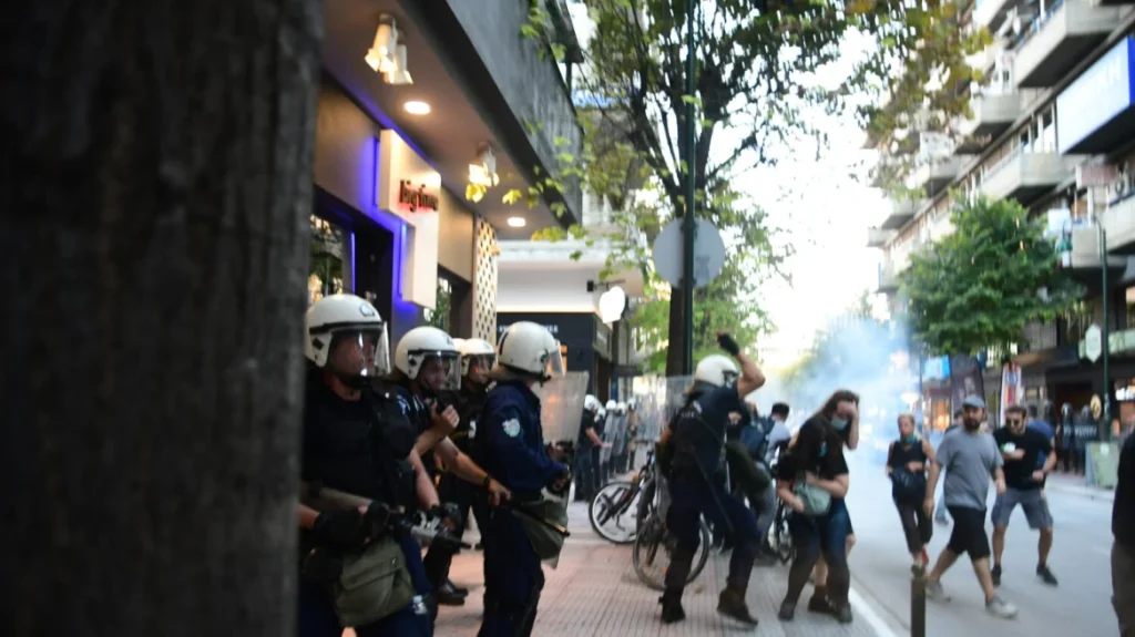 Επεισόδια στην πορεία διαμαρτυρίας στη Λάρισα