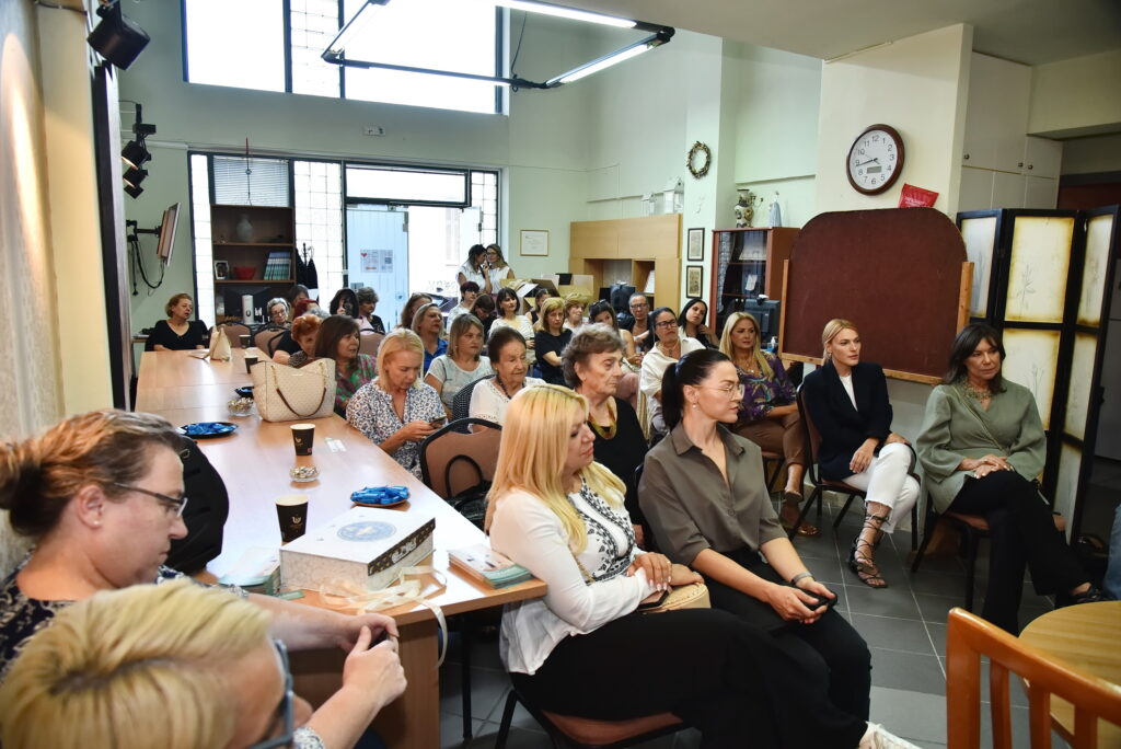 Ο Μιχάλης Καραμαλάκης στο πλευρό των γυναικών