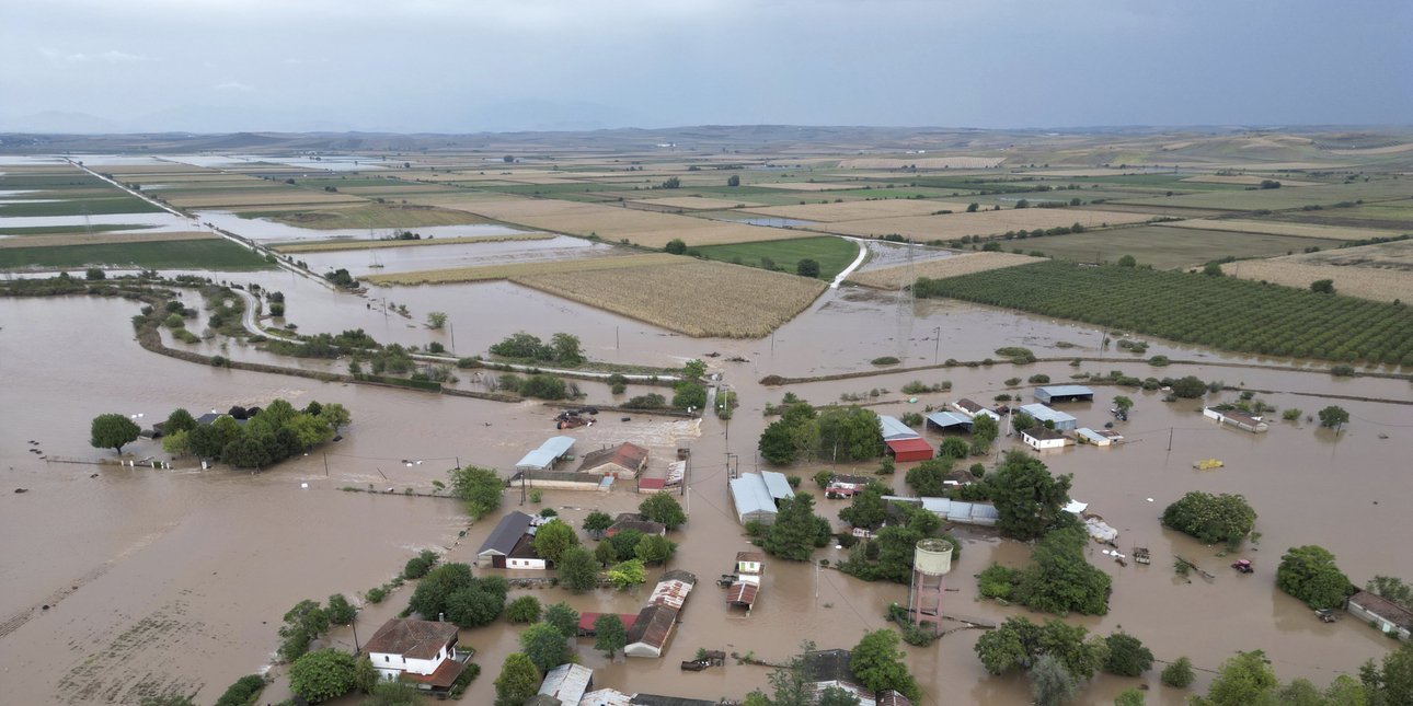 Στους 12 ανέρχονται οι νεκροί της κακοκαιρίας