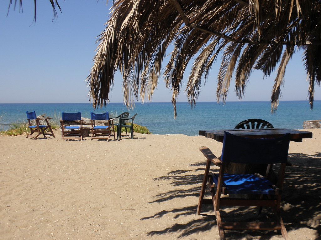 Καταγγέλει για παρενόχληση τον ιδιοκτήτη της καντίνας