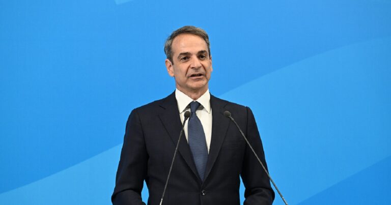 Μητσοτάκης: «Μπόνους» μείωση στο τέλος επιτηδεύματος για επαγγελματίες που δηλώνουν πάνω από τον κατώτατο μισθό