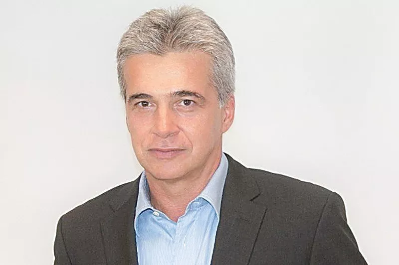 Χρήμα από το ταμείο του μοιράζει ο Σκλαβενίτης