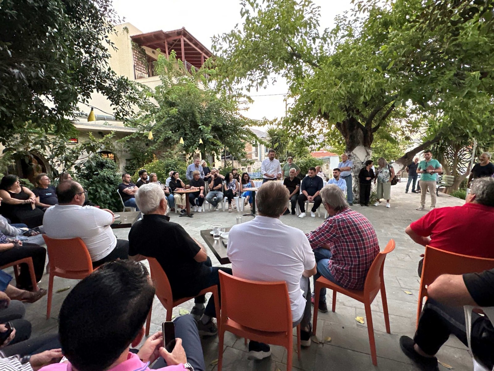 Αγκάλιασε το Κεραμούτσι τον Μενέλαο Μποκέα