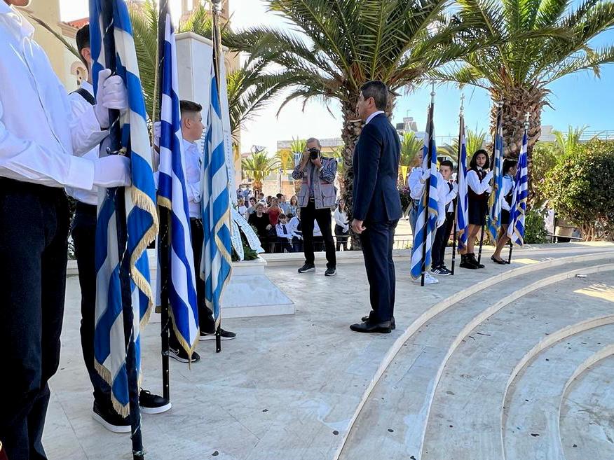 Κατάθεση στεφάνων από Λευτέρη Αυγενάκη σε Ν. Αλικαρνασσό και Ηράκλειο