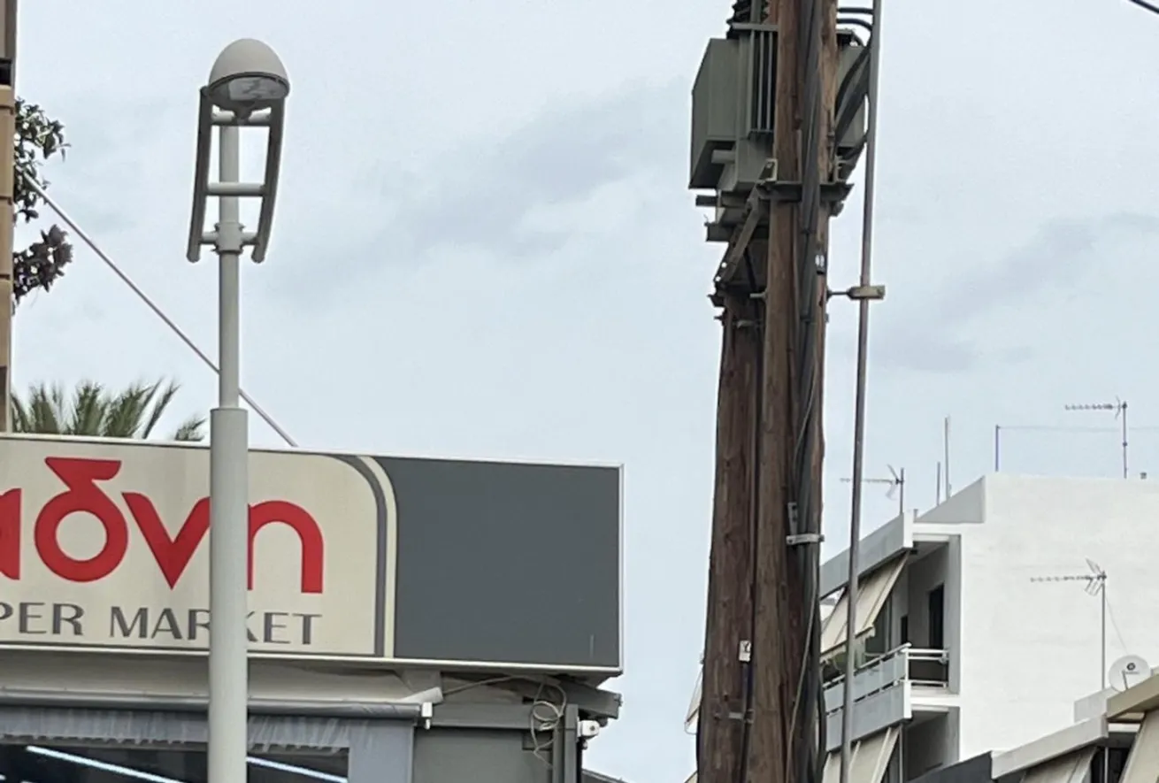 Τον χτύπησε το ρεύμα ενώ έβαφε