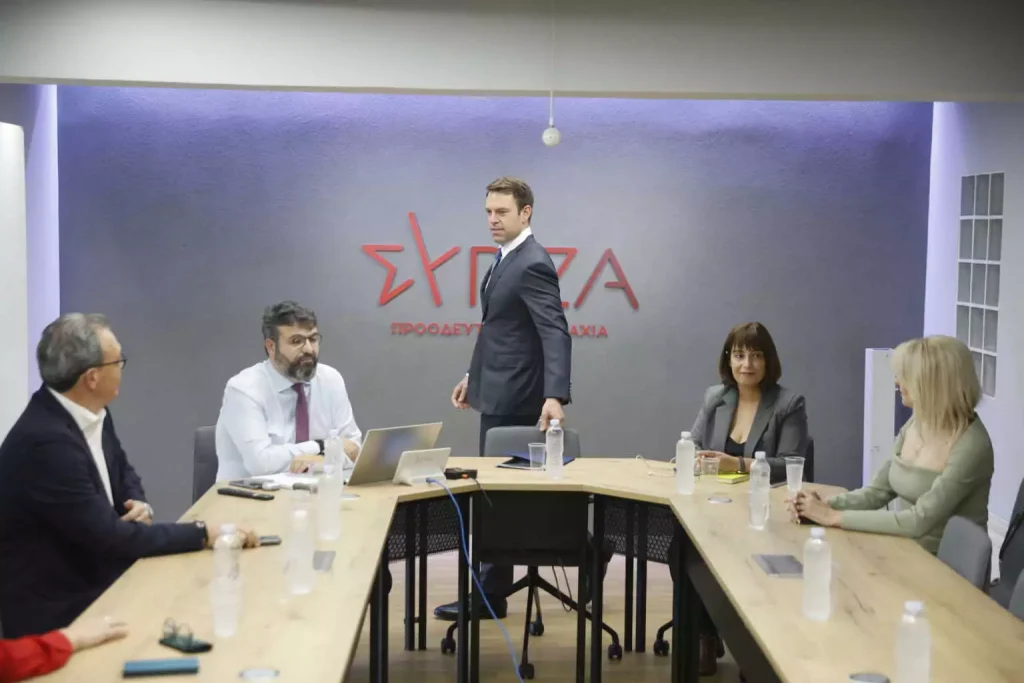 Κασσελάκης: Εμμένει στις διαγραφές – Βάζει “κόφτη” στις τηλεοπτικές εμφανίσεις