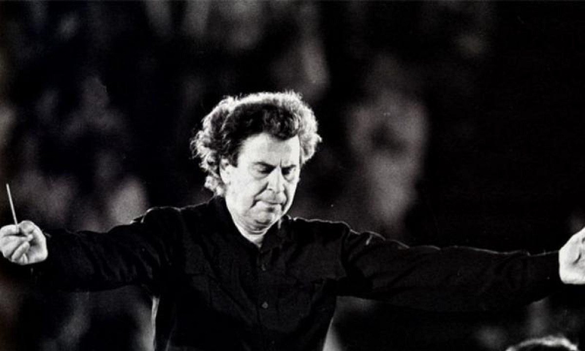 Συναυλία με Μίκη Θεοδωράκη στους οικίσκους του Αρκαλοχωρίου