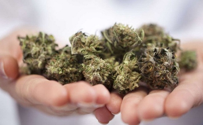 Τους έπιασαν με τα ναρκωτικά στο σπίτι