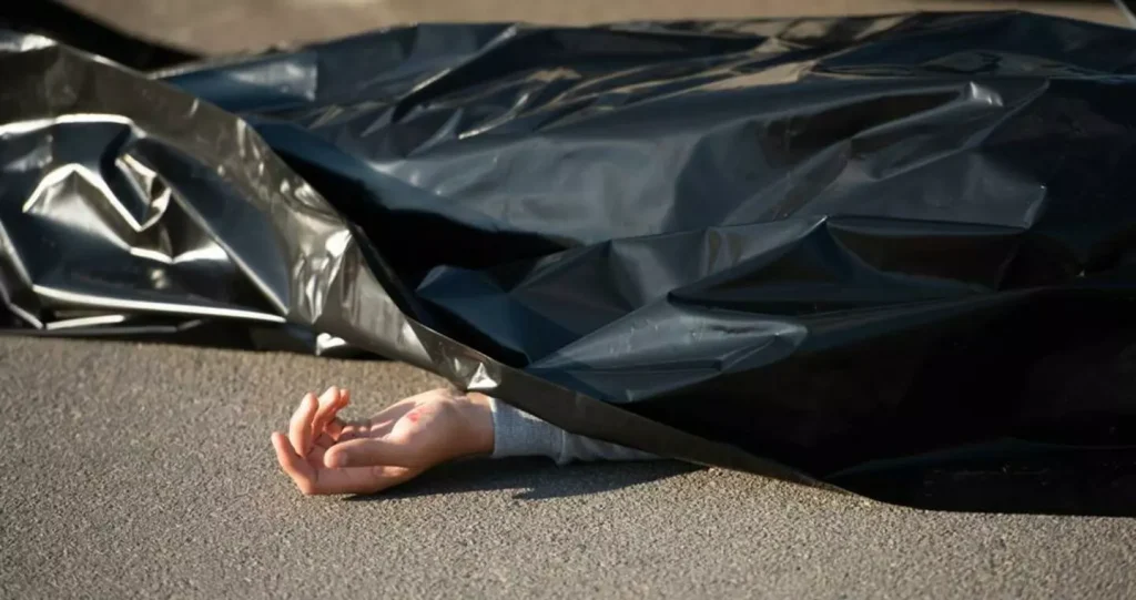 Τον βρήκε νεκρό στην αυλή του σπιτιού του