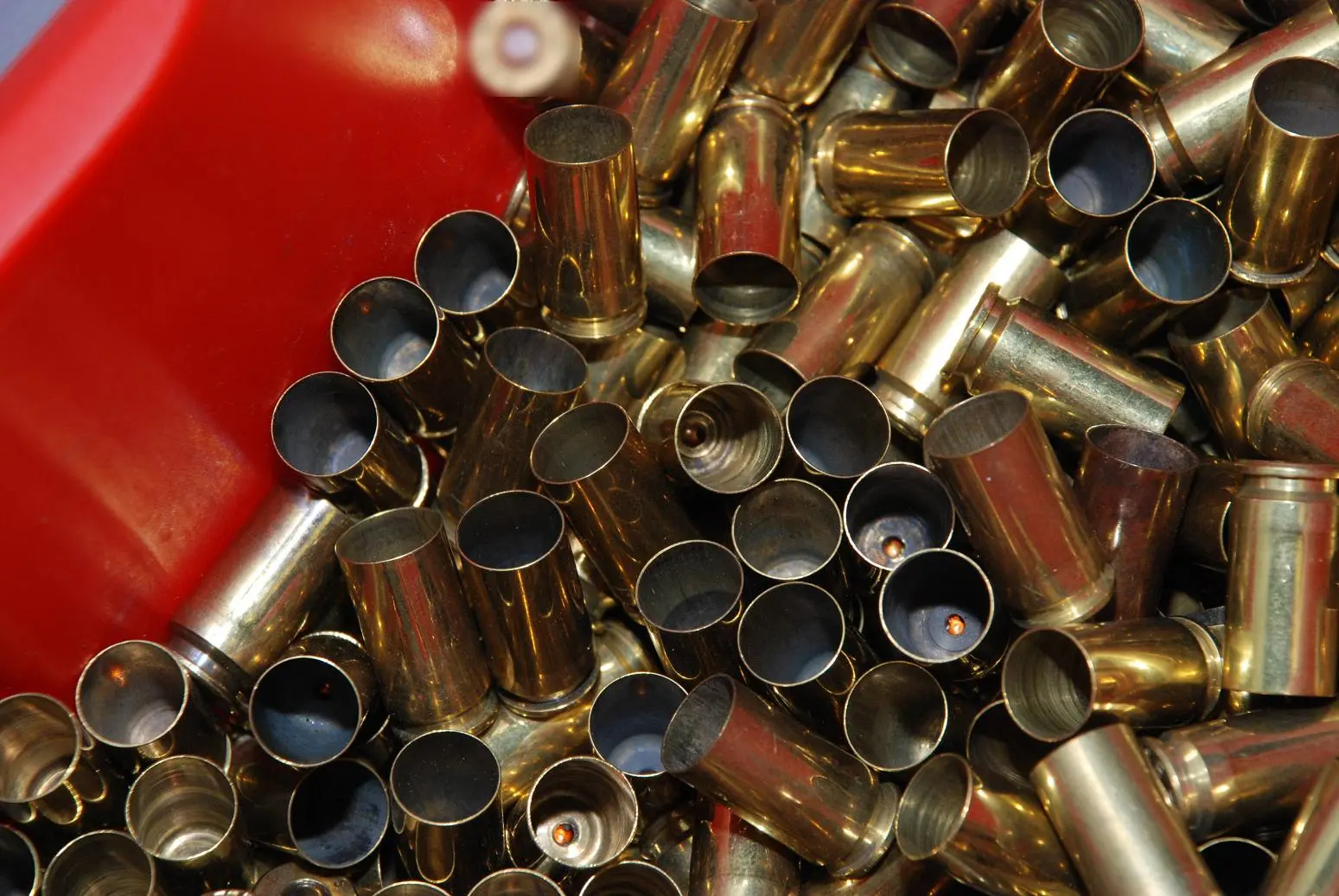 Από … τρελές σφαίρες η πυρκαγιά στην πολυκατοικία