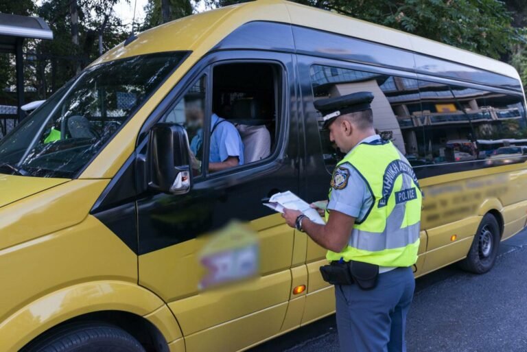 Τον έδειρε οδηγός σχολικού λεωφορείου