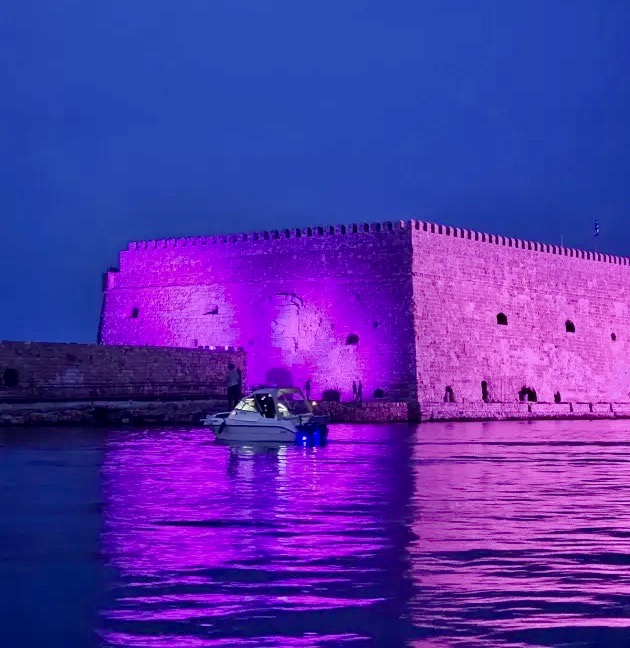 Έντυσαν τον Κουλέ… ροζ