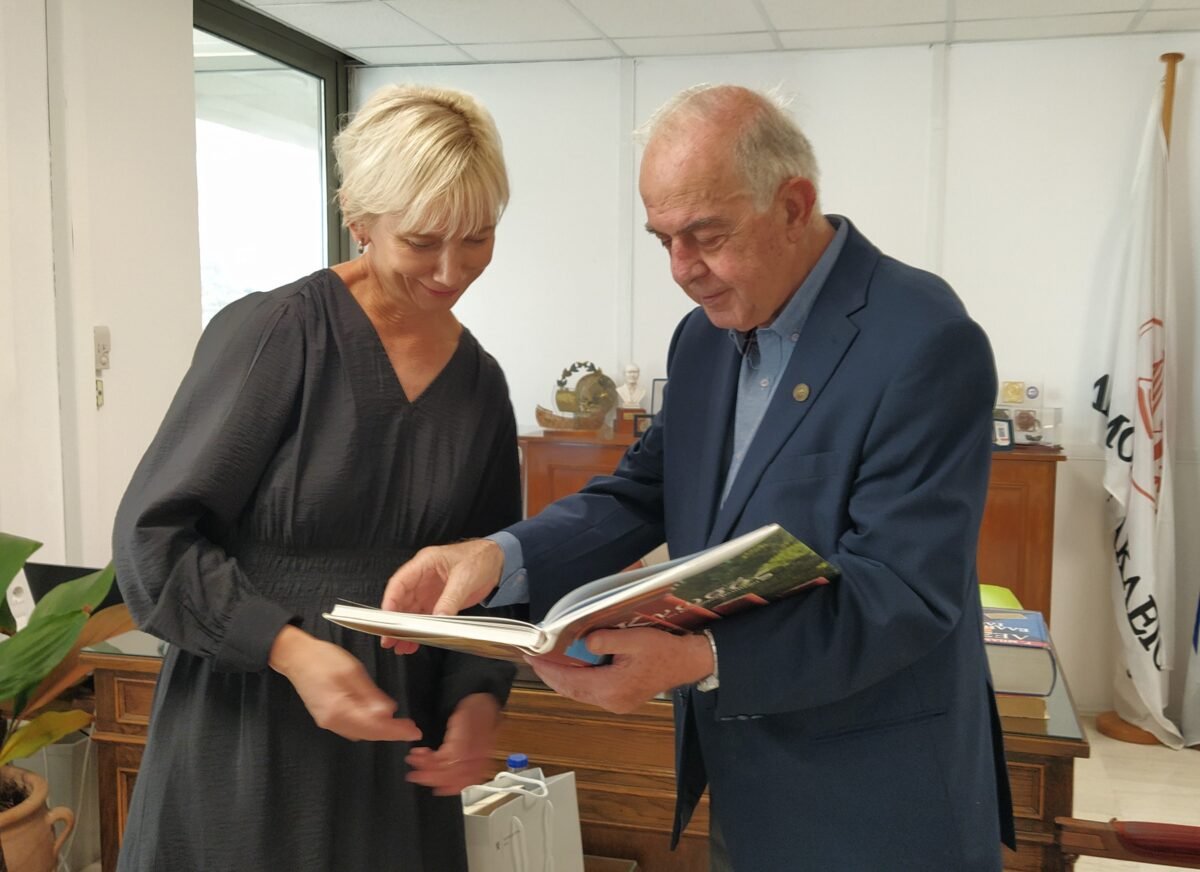 Με την πρέσβη της Νορβηγίας ο Βασίλης Λαμπρινός
