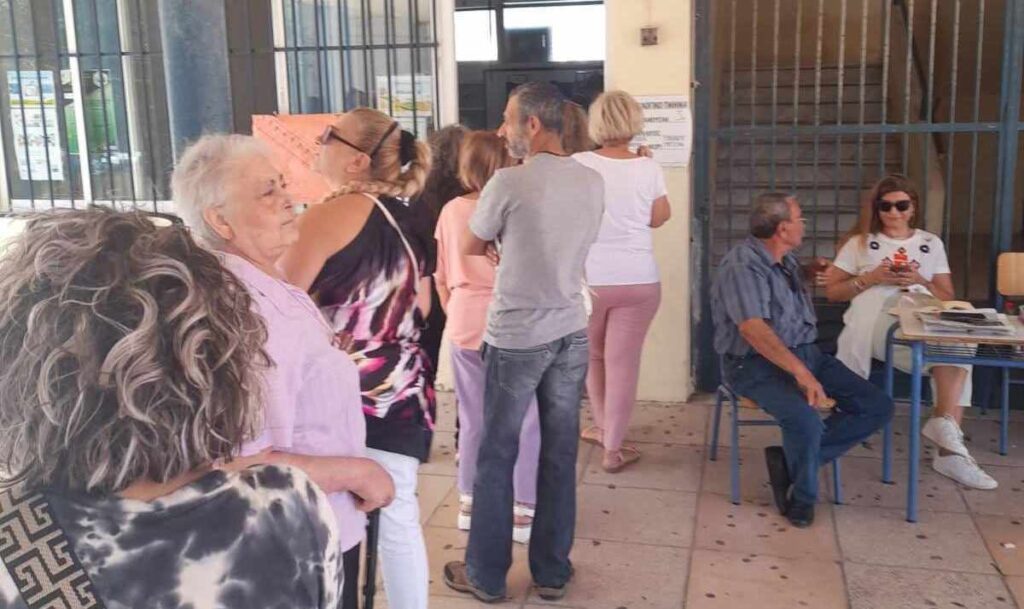 Ουρές ψηφοφόρων στα Δειλινά