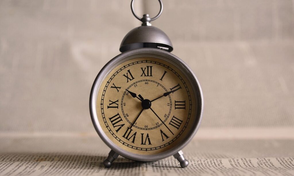 Aλλαγή ώρας 2023: Πότε θα γυρίσουμε τους δείκτες μια ώρα πίσω στα ρολόγια