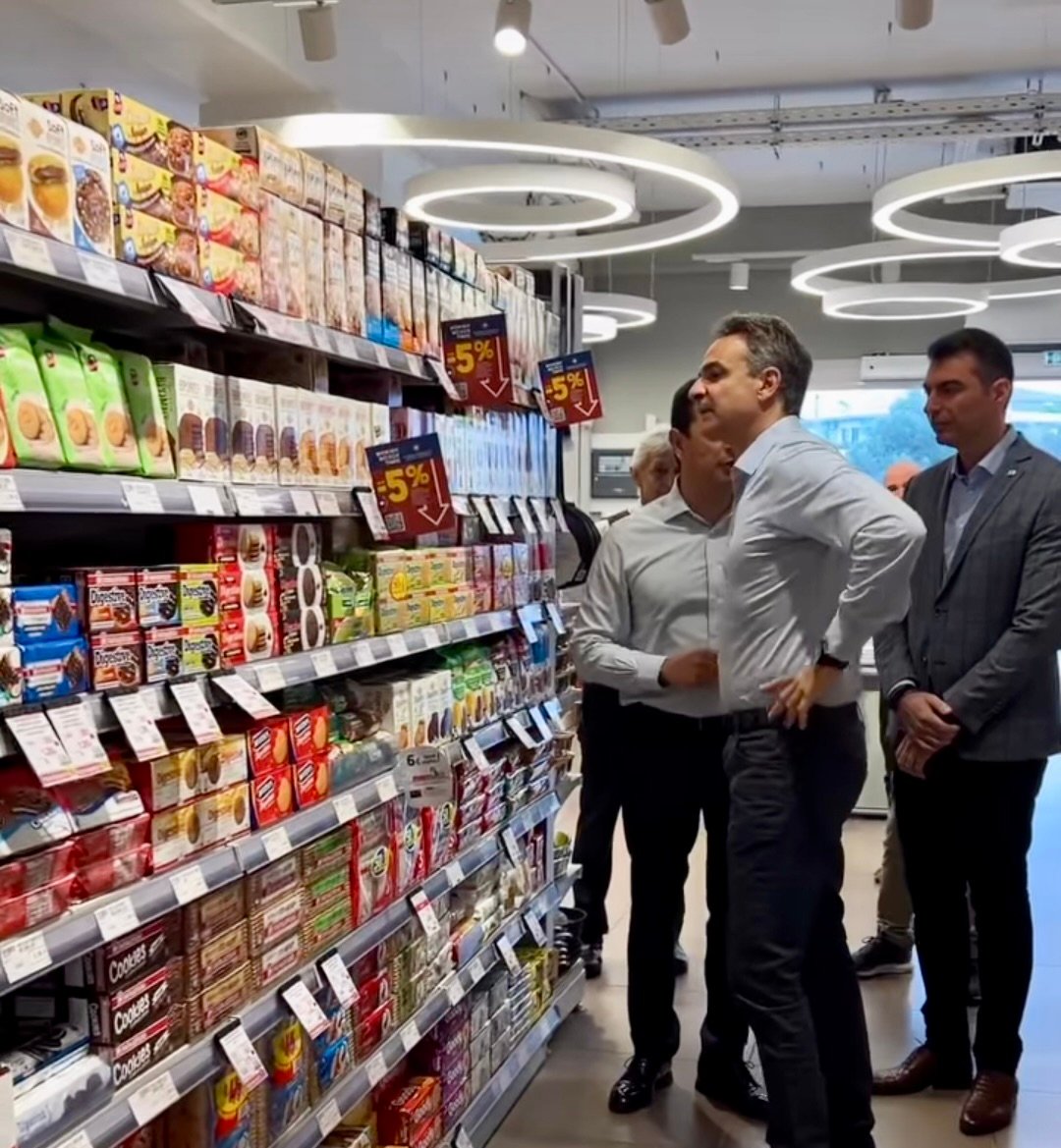 Αιφνιδιαστικά σε σούπερ μάρκετ ο πρωθυπουργός