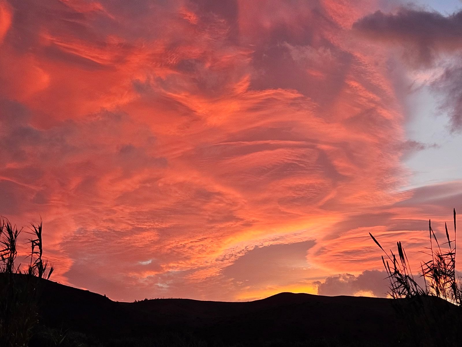 Ένας υπέροχος, ρουμπινένιος ουρανός