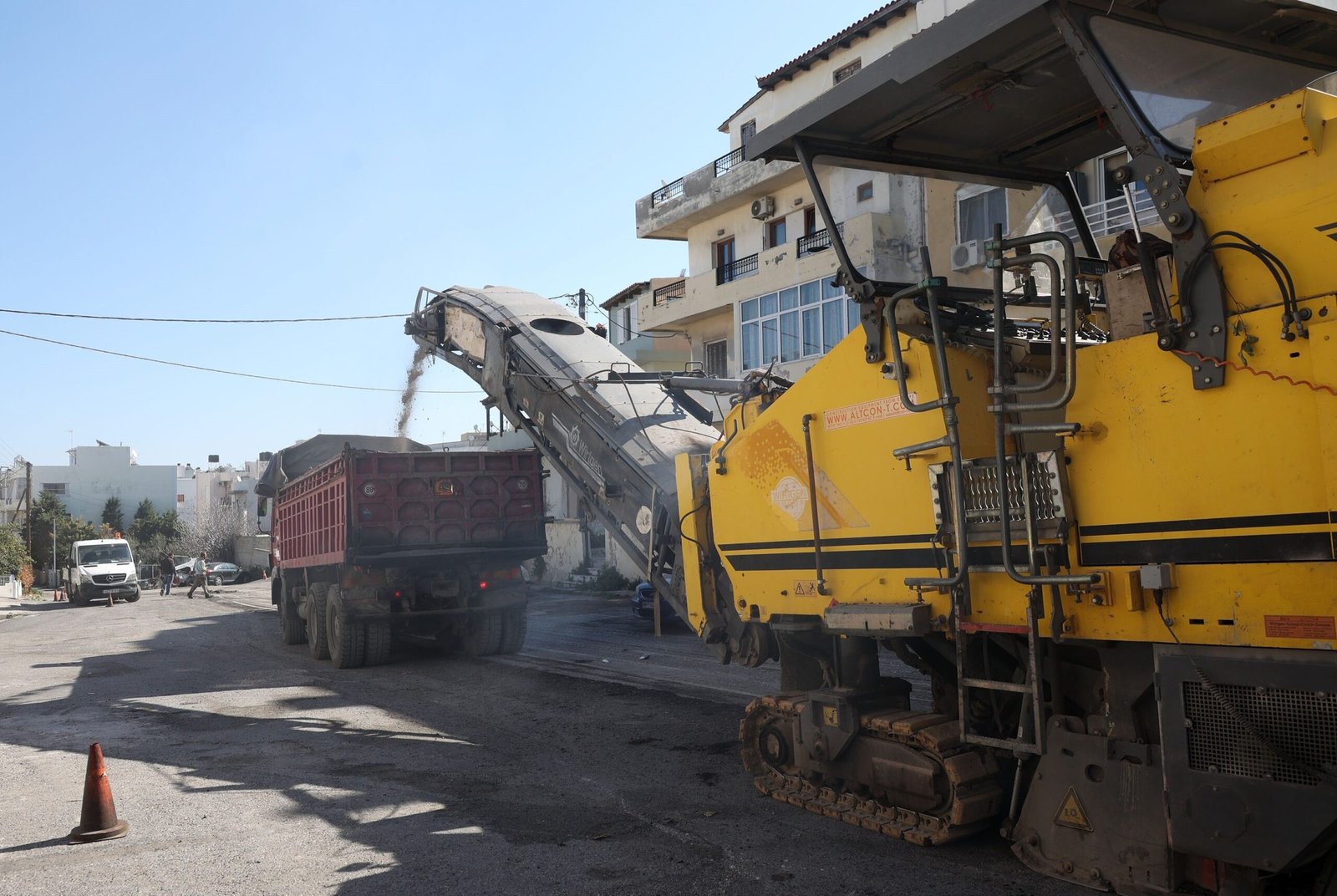 Εργασίες ασφαλτόστρωσης στο Δήμο Ηρακλείου