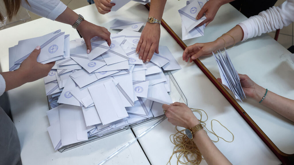 Δημοσκόπηση GPO: Βελτίωση στα ποσοστά της ΝΔ μετά τη ΔΕΘ