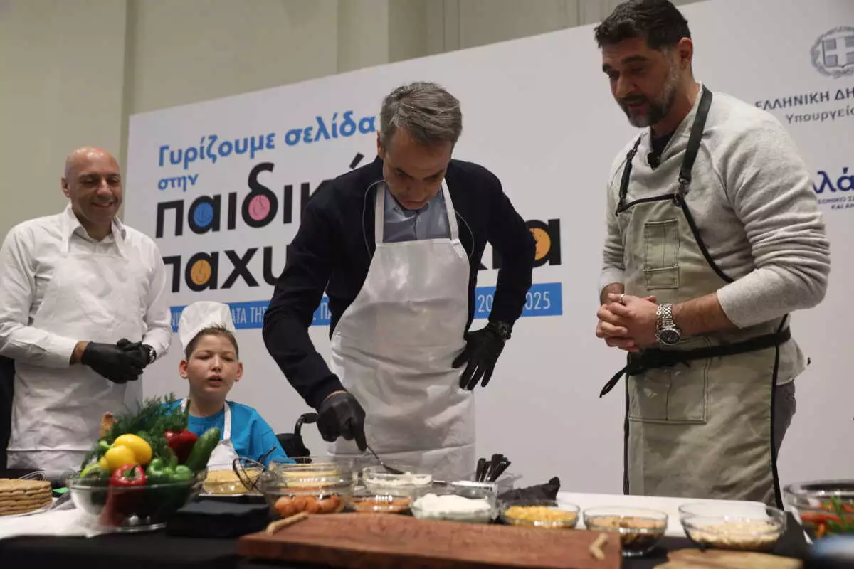 Μαγείρεψε κι έπαιξε μπάσκετ ο πρωθυπουργός