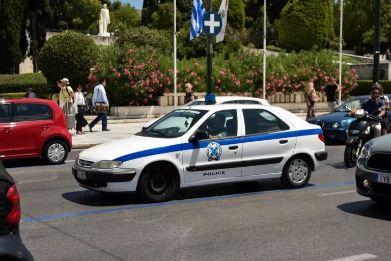 Τσάκωσαν άνδρα με όπλο – μπρελόκ