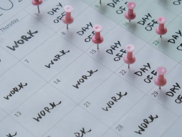 Άδειες εργαζομένων: Πόσες μέρες δικαιούνται στον ιδιωτικό τομέα – Τι ισχύει με τις αποζημιώσεις