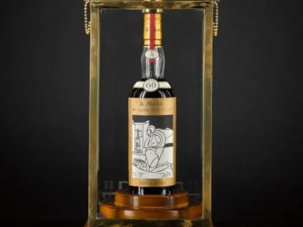 Ένα μπουκάλι από το πιο ακριβό ουίσκι στον κόσμο πωλήθηκε για 2,5 εκατομμύρια ευρώ