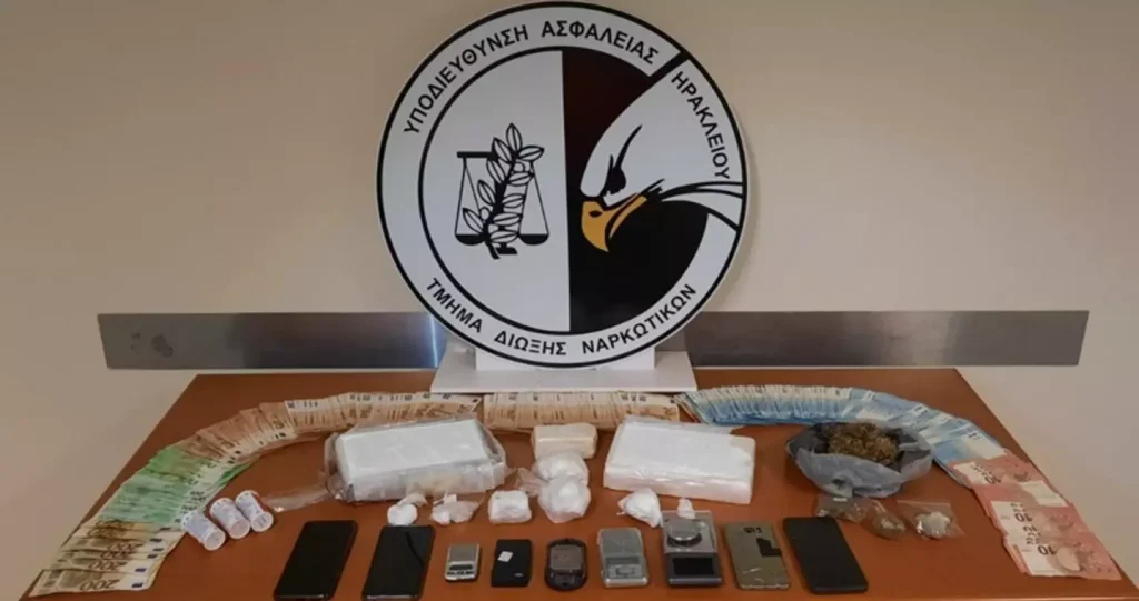 Τους έπιασαν με σχεδόν τρία κιλά κόκαΐνης
