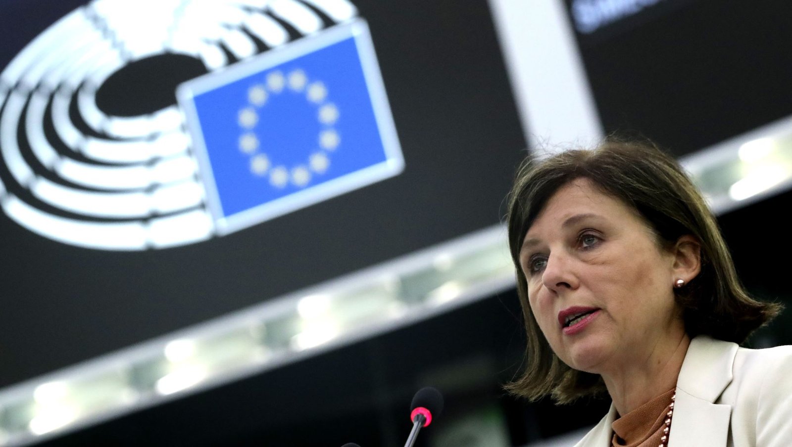 Ε.Ε.: Νέος νόμος για τις ελευθερίες των ΜΜΕ