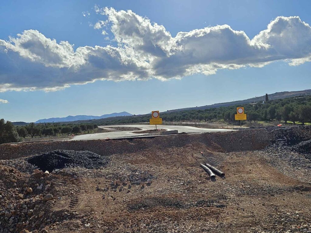 Προχωρούν γοργά οι κυκλοφοριακές συνδέσεις για το νέο αεροδρόμιο στο Καστέλι