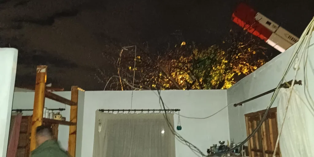Ανεμοστρόβιλος κατέστρεψε σπίτι στη Βάρη
